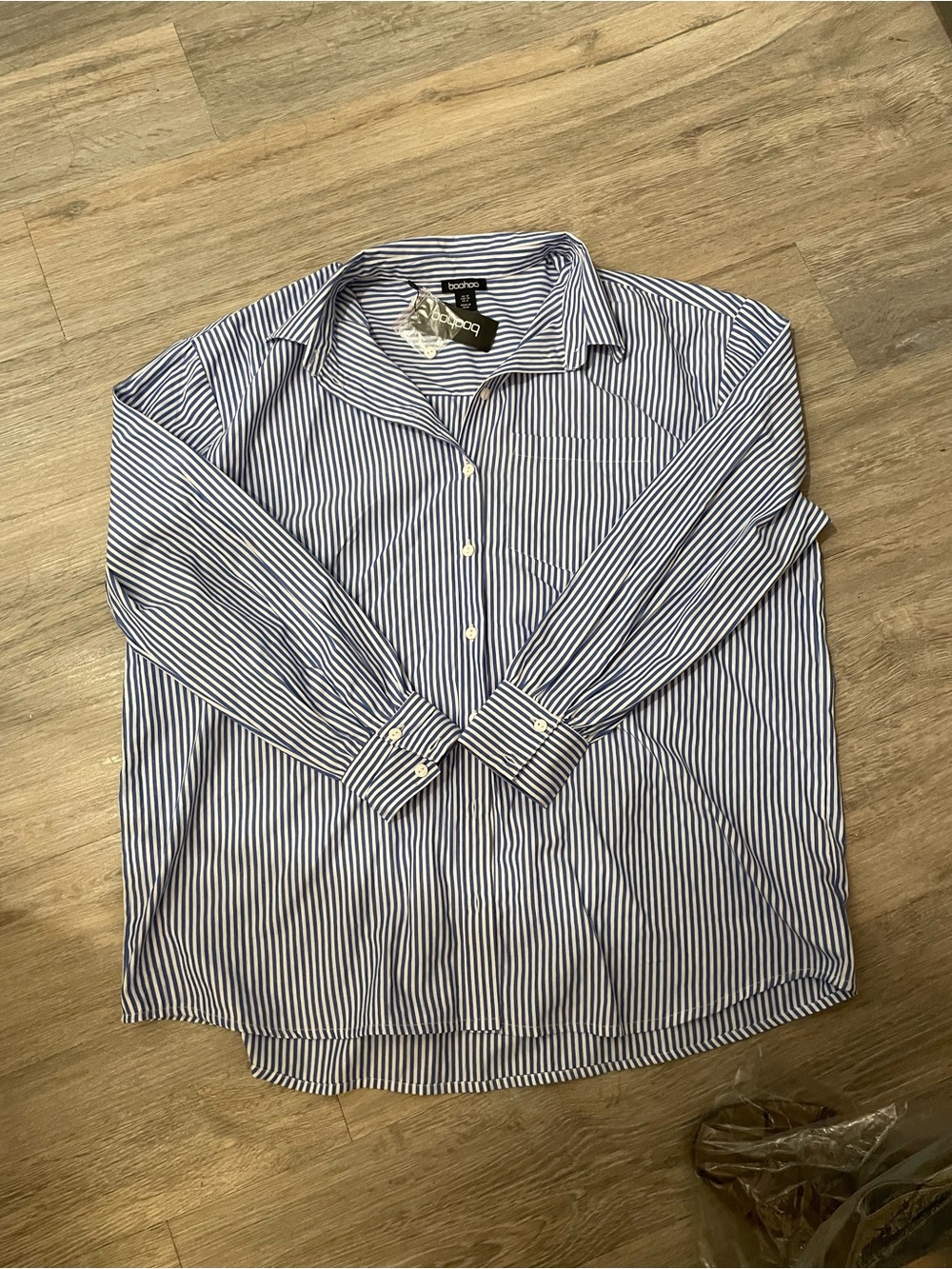 NWT BOOHOO BLUE& WHITE STRIPE BUTTON UP SHIRT US8